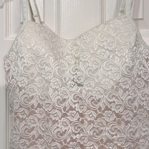 Camisole Beautiful White Lace. Has padded built in bra with fresh color slip. - Picture 1 of 14